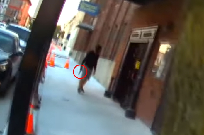 Hallucinant: acteur met nepwapen bijna neergeschoten door agenten (video)