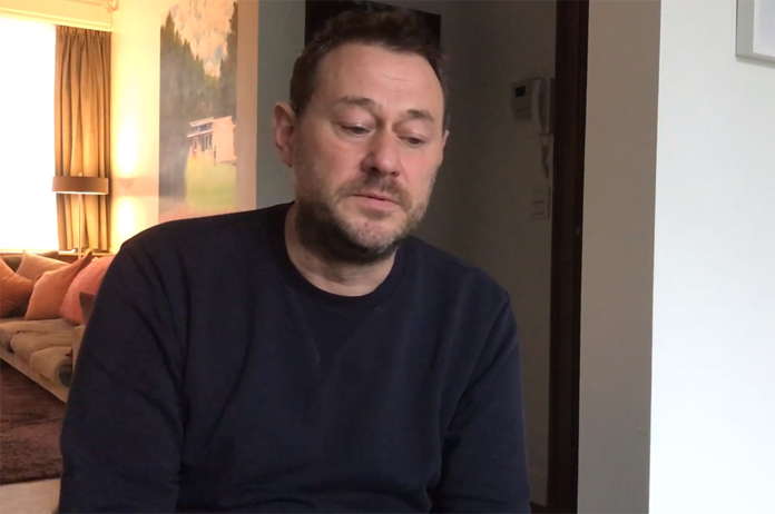 Emotionele Bart De Pauw geeft uitleg over ontslag bij VRT na klachten over grensoverschrijdend gedrag (video)