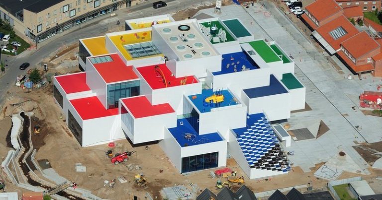 Er is nu een Legoversie van het echte Legohuis in Denemarken