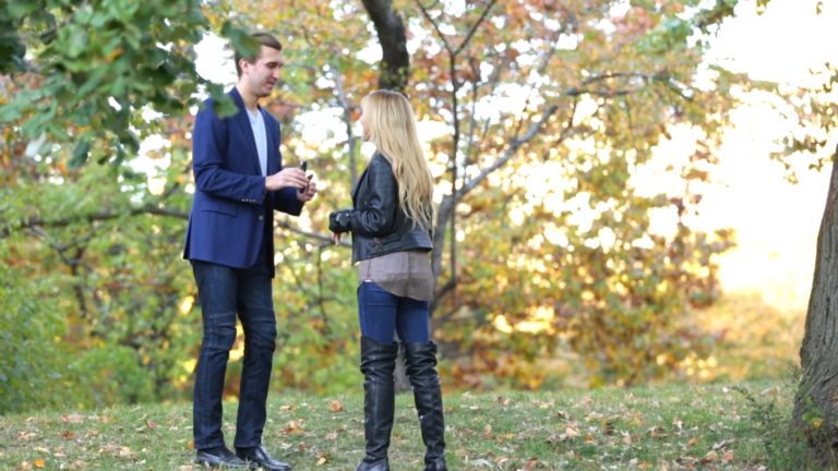 VIDEO. De smartphonehoes die je verloving filmt