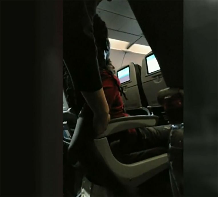 Vlucht naar New York omgeleid door bijtende passagier