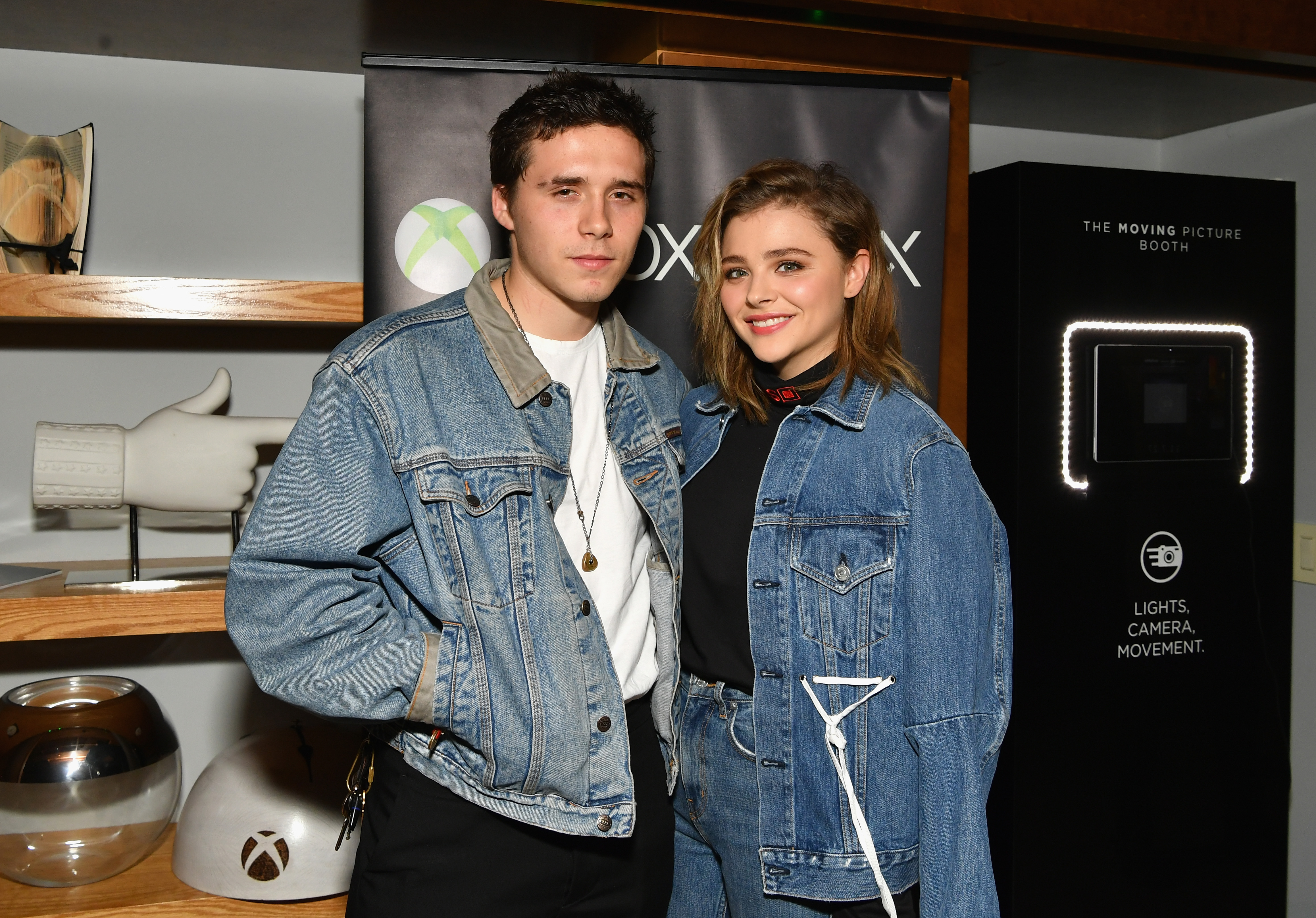 Brooklyn Beckham draagt nieuwe tattoo op aan broers en zus