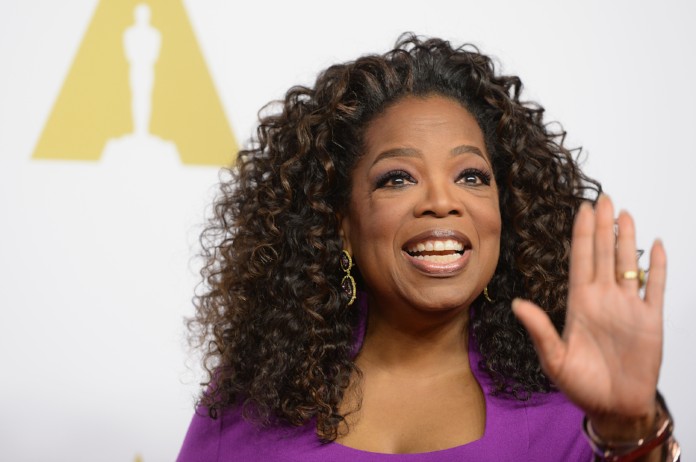 Oprah Winfrey verrast haar zusje bij afstudeerceremonie