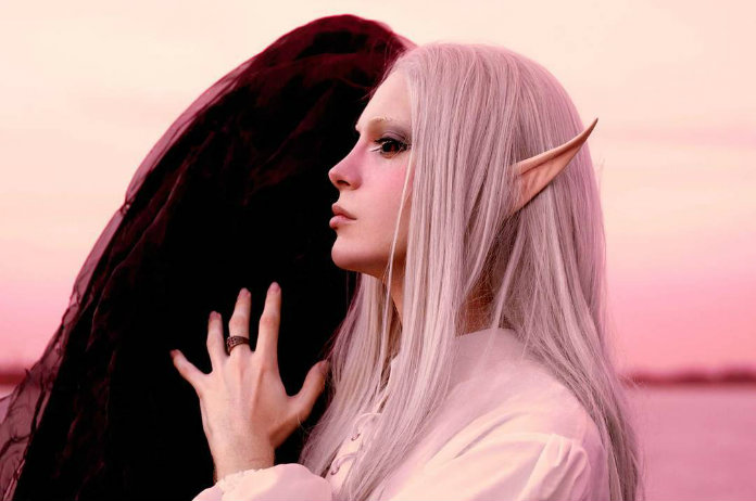 Jongen betaalde meer dan 50.000 euro om er als een elf uit te zien