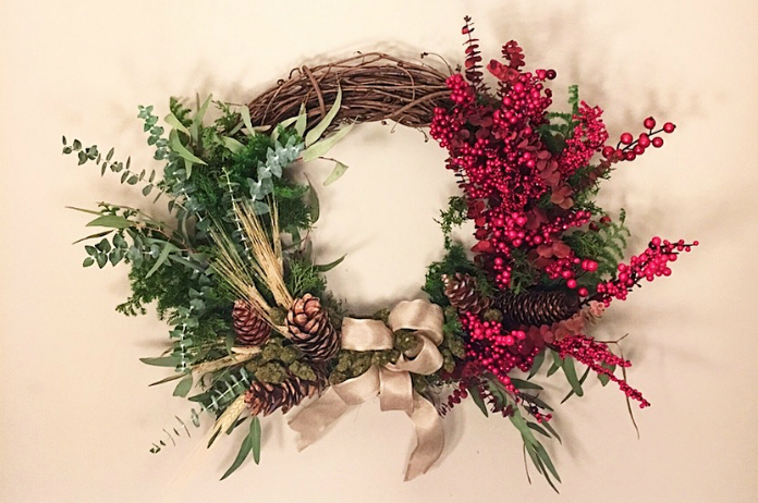 Te koop: kerstkrans met cannabis