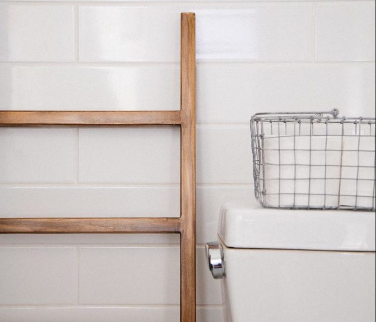 Bijna de helft van de mannen gaat thuis zittend naar de wc