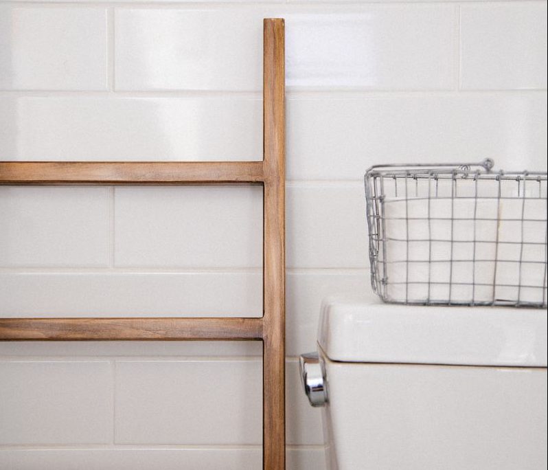 Bijna de helft van de mannen gaat thuis zittend naar de wc