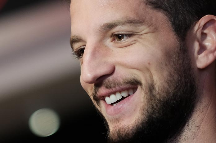 Wie geeft Dries Mertens daar vlug een kus op de lippen? (foto)