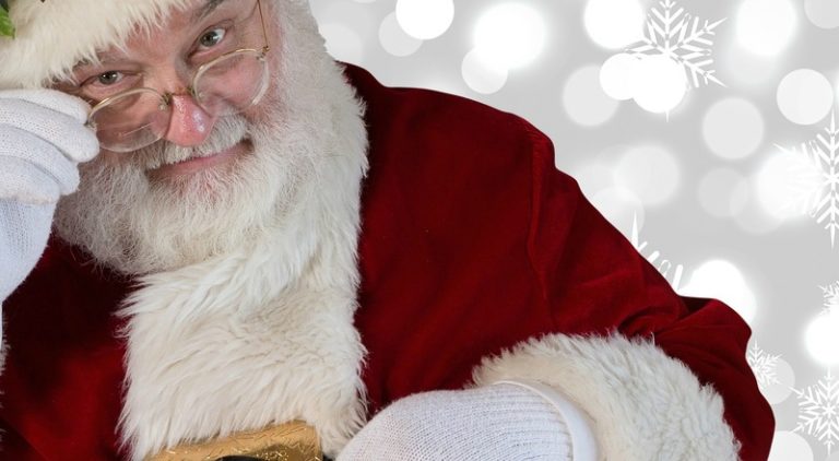 VIDEO. Landing van de skydivende kerstman loopt niet zoals gepland