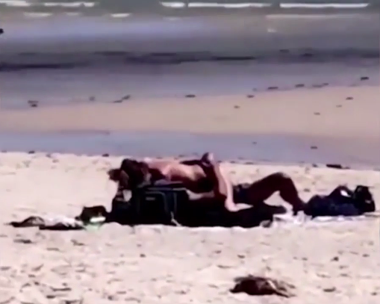 Dit Australisch koppel trekt zich wel erg weinig aan van de buitenwereld