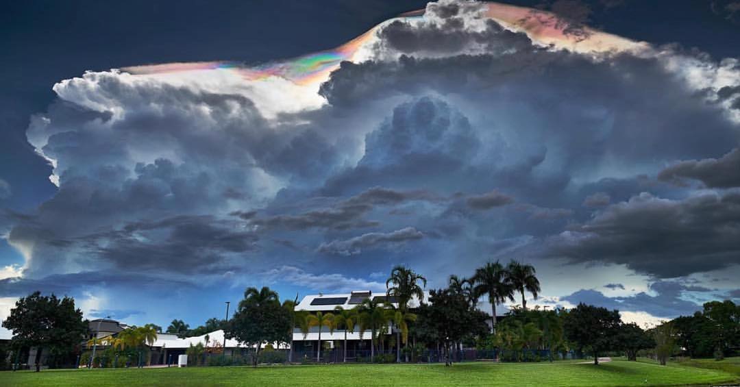 Prachtig: regenboogwolk over Australië