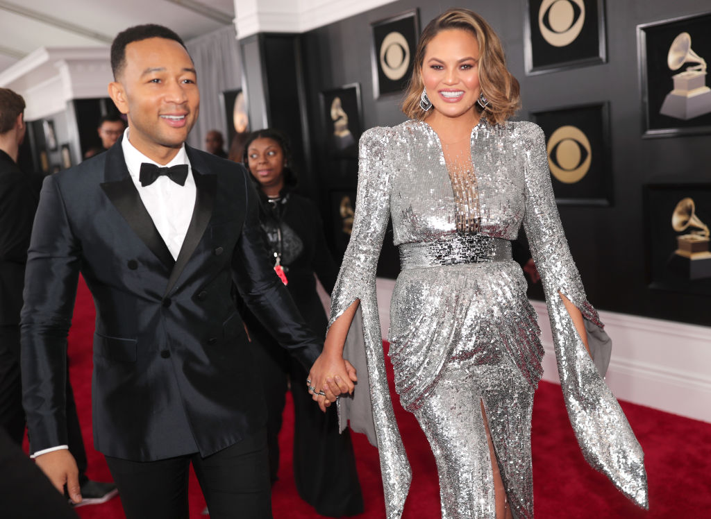 Chrissy Teigen en John Legend verklappen geslacht van kindje