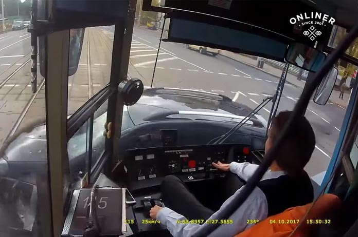 Schokkend: zo voelt het om als trambestuurder andere weggebruikers aan te rijden (video)