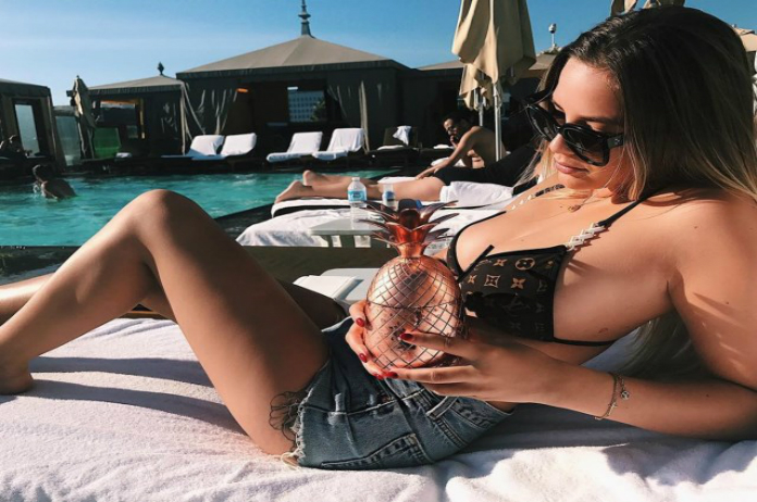 Temptation Island wordt weer een paar graden warmer met deze nieuwe verleidster