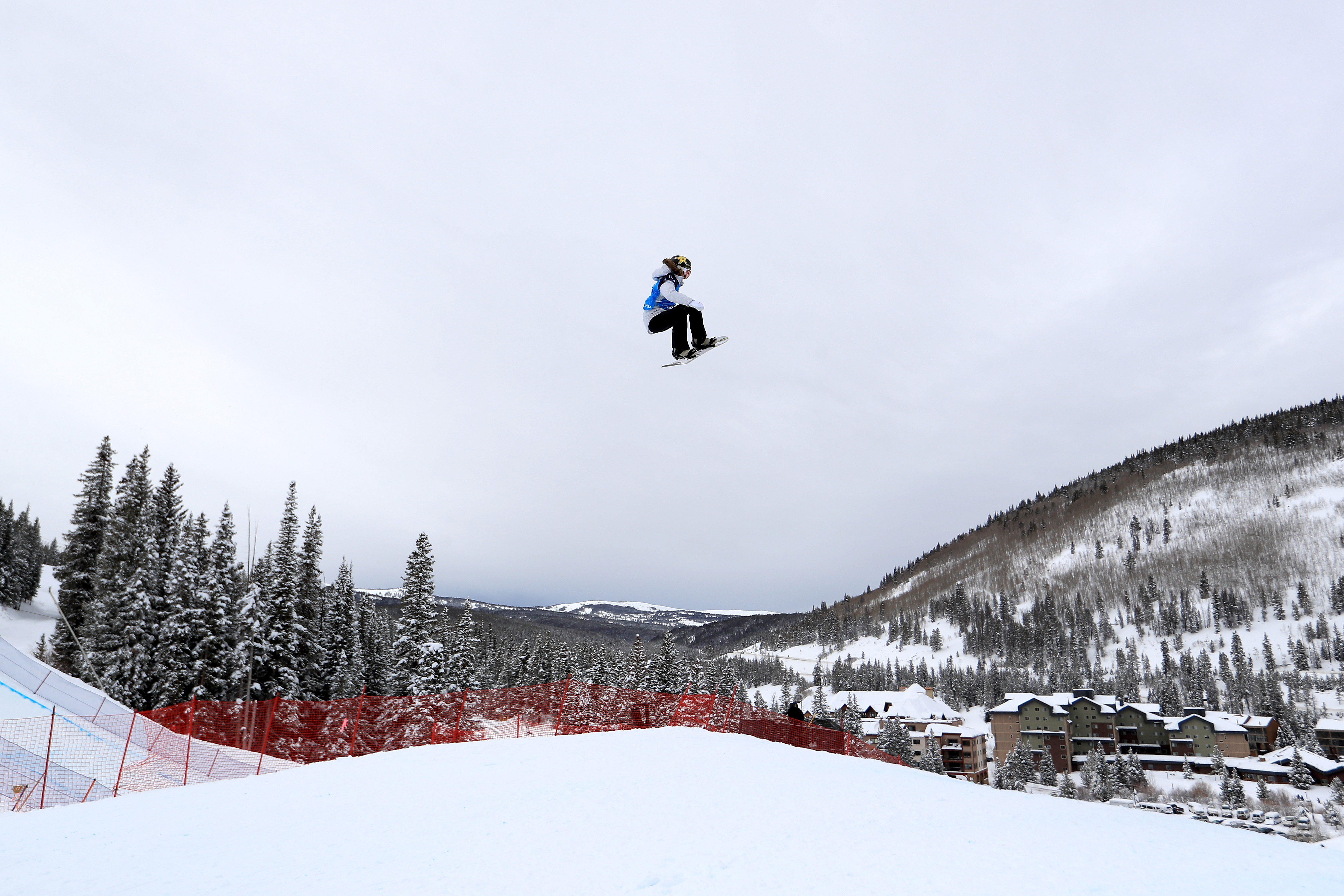 Hiernaar luisteren snowboarders tijdens hun Olympische run