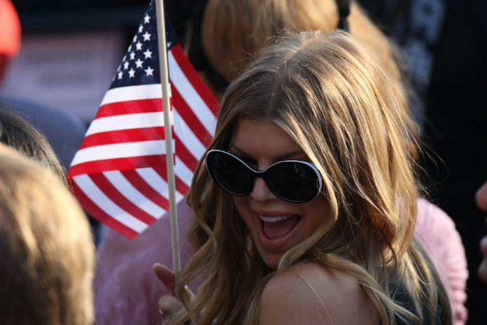 Fergie oogst kritiek met jazzy volkslied