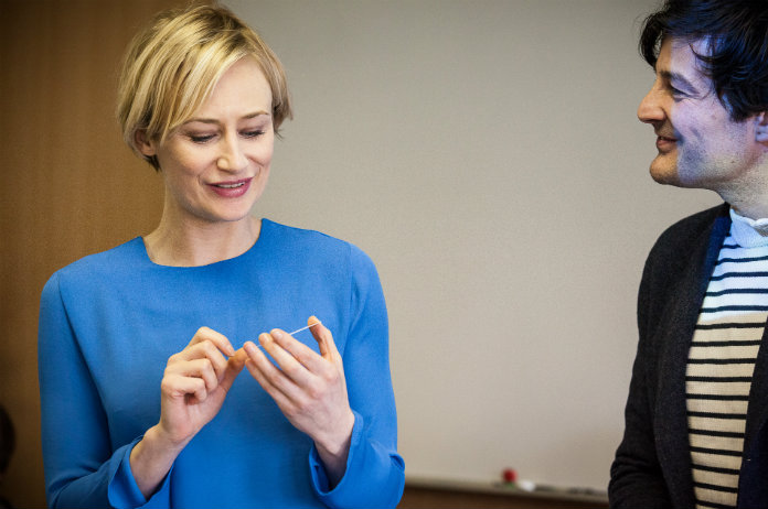 Zangeres Geike Arnaert scoort hit over Nederlandse badplaats ‘Zoutelande’