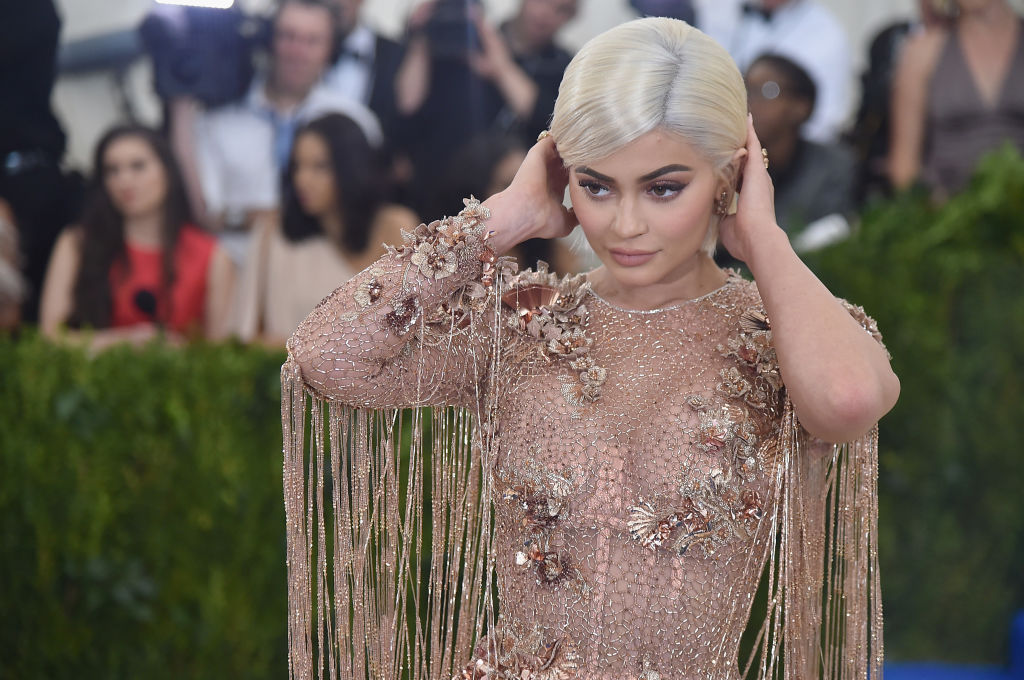 Kylie Jenner verklapt de naam van haar dochter