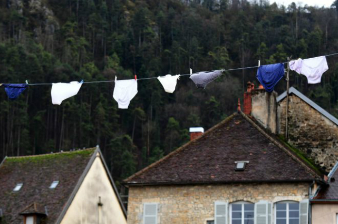 Onderbroekenplaag teistert Frans dorpje