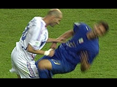 Materazzi plaagt Zidane met kunstwerk van kopstoot