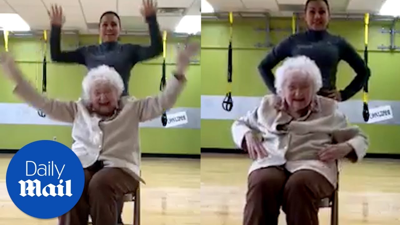 VIDEO. Oude vrouw geniet met volle teugen van workout