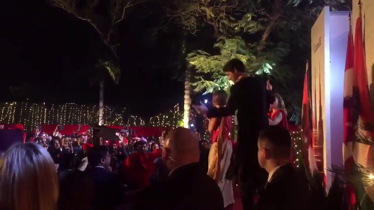 VIDEO. Trudeau toont beste danspasjes in India