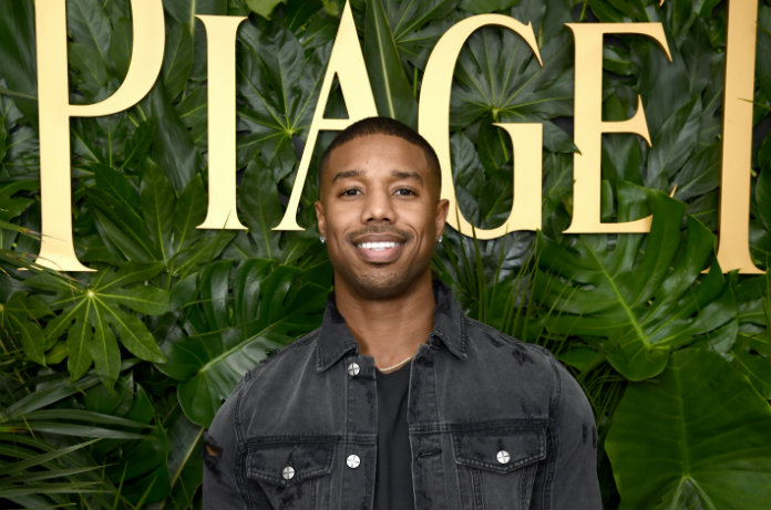 Acteur Michael B. Jordan doet fan beugel cadeau