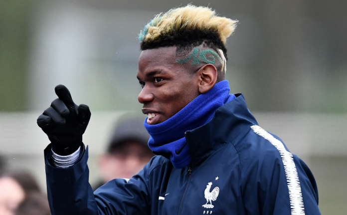 Ploegmaten lachen met nieuw kapsel Paul Pogba - Zita