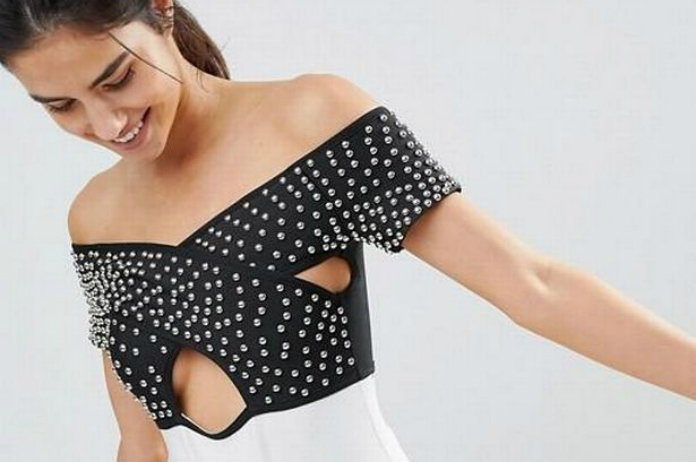 Bekende webshop zaait verwarring met badpak dat niet tegen water kan