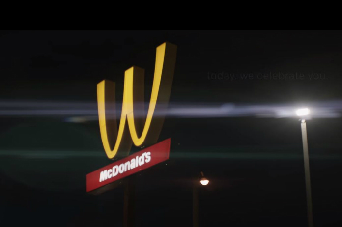 McDonald’s zet vrouwen in de bloemetjes met omgekeerd logo