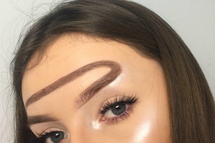 Last van saaie wenkbrauwen? Laat je verleiden door de ‘halo brow’