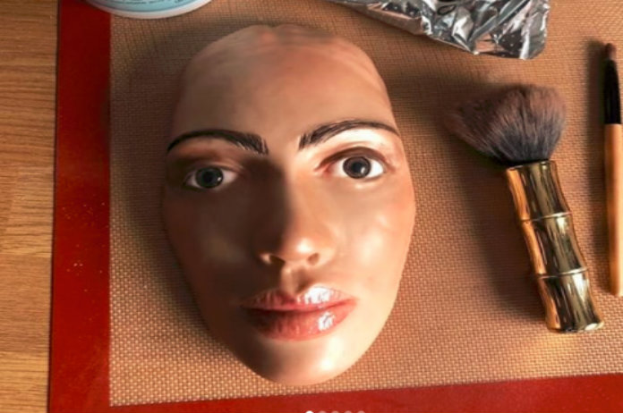 Bakkersvrouw maakt levensgrote Kim Kardashian-taart