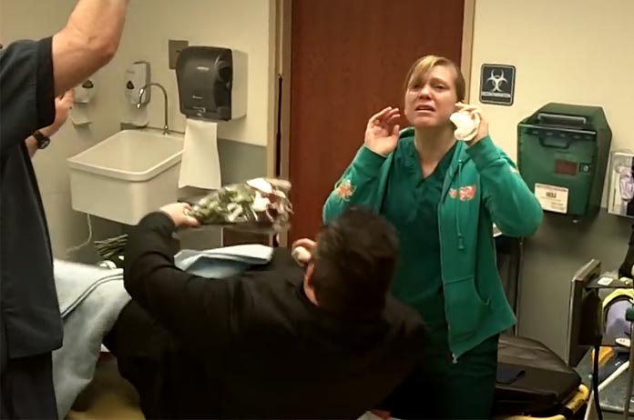 Dit moet toch echt wel het allerslechtste huwelijksaanzoek OOIT zijn! (video)