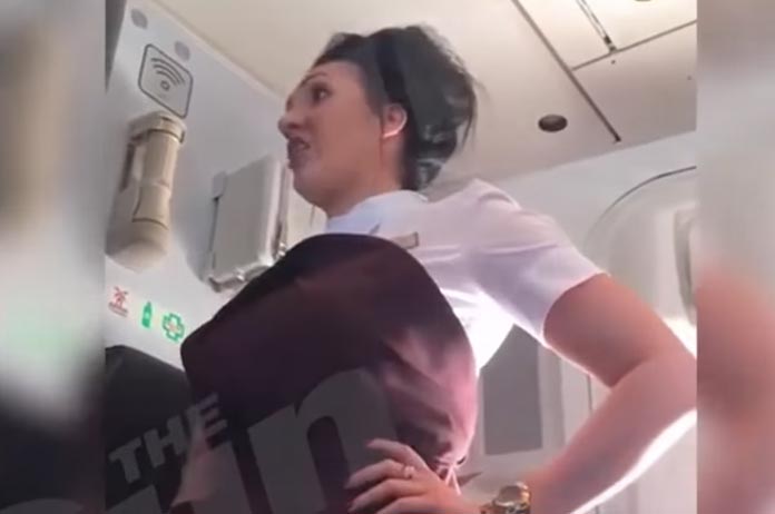 Woops: hitsig koppeltje tijdens de vlucht betrapt door stewardessen (video)