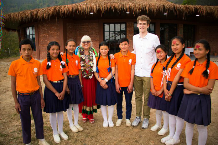 Lost Frequencies opent kunstschool in Nepal
