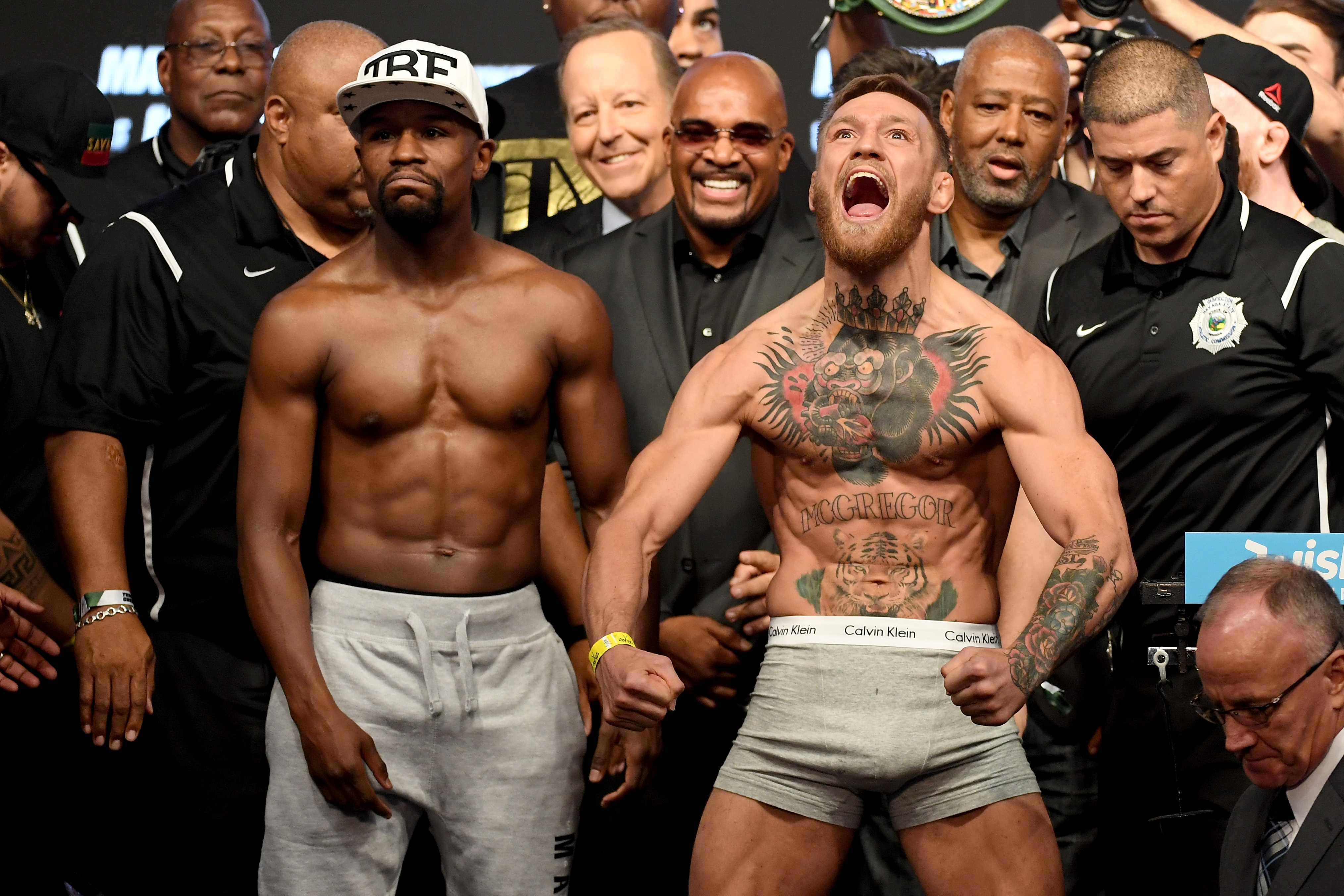 Nieuwe details zijn bekend: Mayweather kruipt in de MMA-kooi met McGregor
