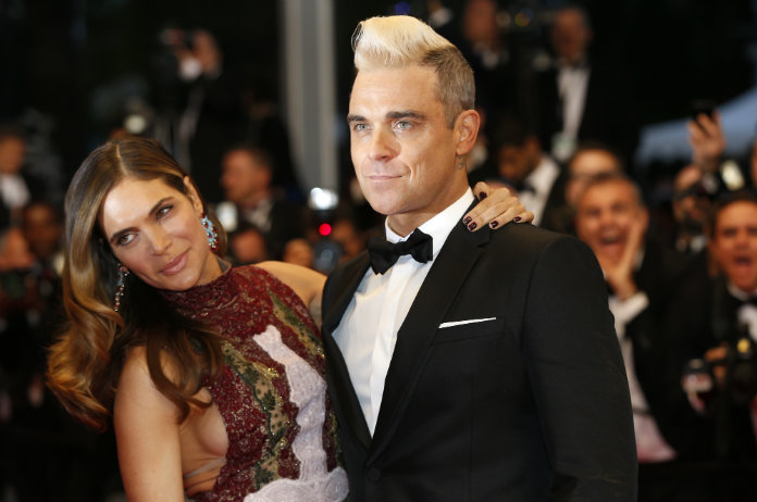 Vrouw van Robbie Williams schenkt hem wietplantage