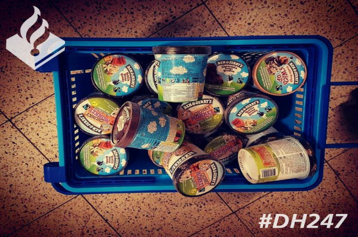 Vrouw verstopt 24 potten Ben & Jerry-ijs in haar kledij, maar wordt betrapt