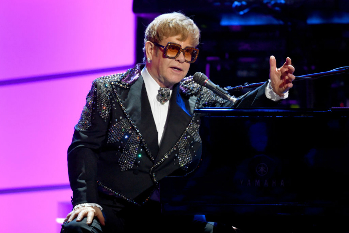 Elton John haalt uit naar jonge muzikanten: “Ze kunnen geen nummers meer schrijven”