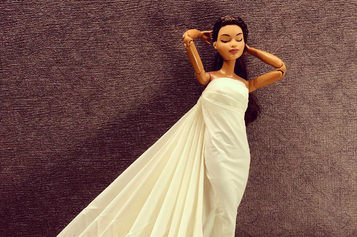 IN BEELD. Man maakt bruidsjurken voor barbies… met toiletpapier