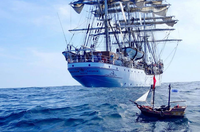 Playmobil-bootje dobbert al bijna een jaar lang rond op zee