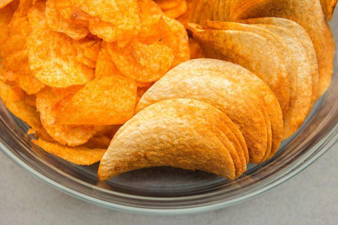 Met deze foodhack blijven chips veel langer goed