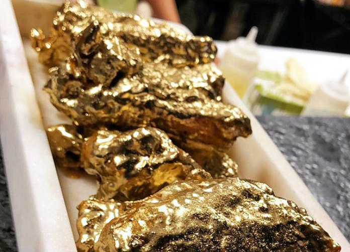 New Yorks restaurant serveert gasten 24 karaat gouden chicken wings