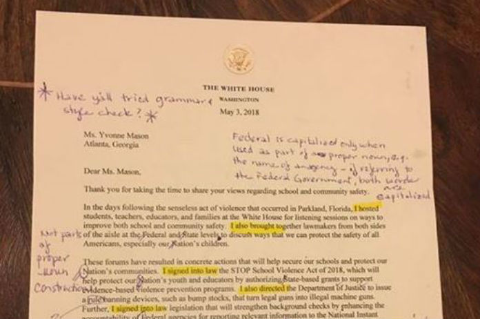 Leerkracht stuurt Trump’s brief vol fouten verbeterd terug naar het Witte Huis