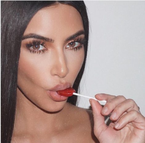 Gezondheidsexperts waarschuwen voor afslankende lolly van Kim Kardashian
