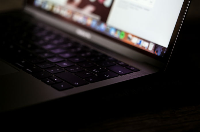 Britten moeten pornopas kopen om naaktwebsites te bezoeken