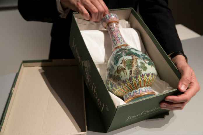 Vaas die familie “niet zo mooi vond” blijkt fortuin waard