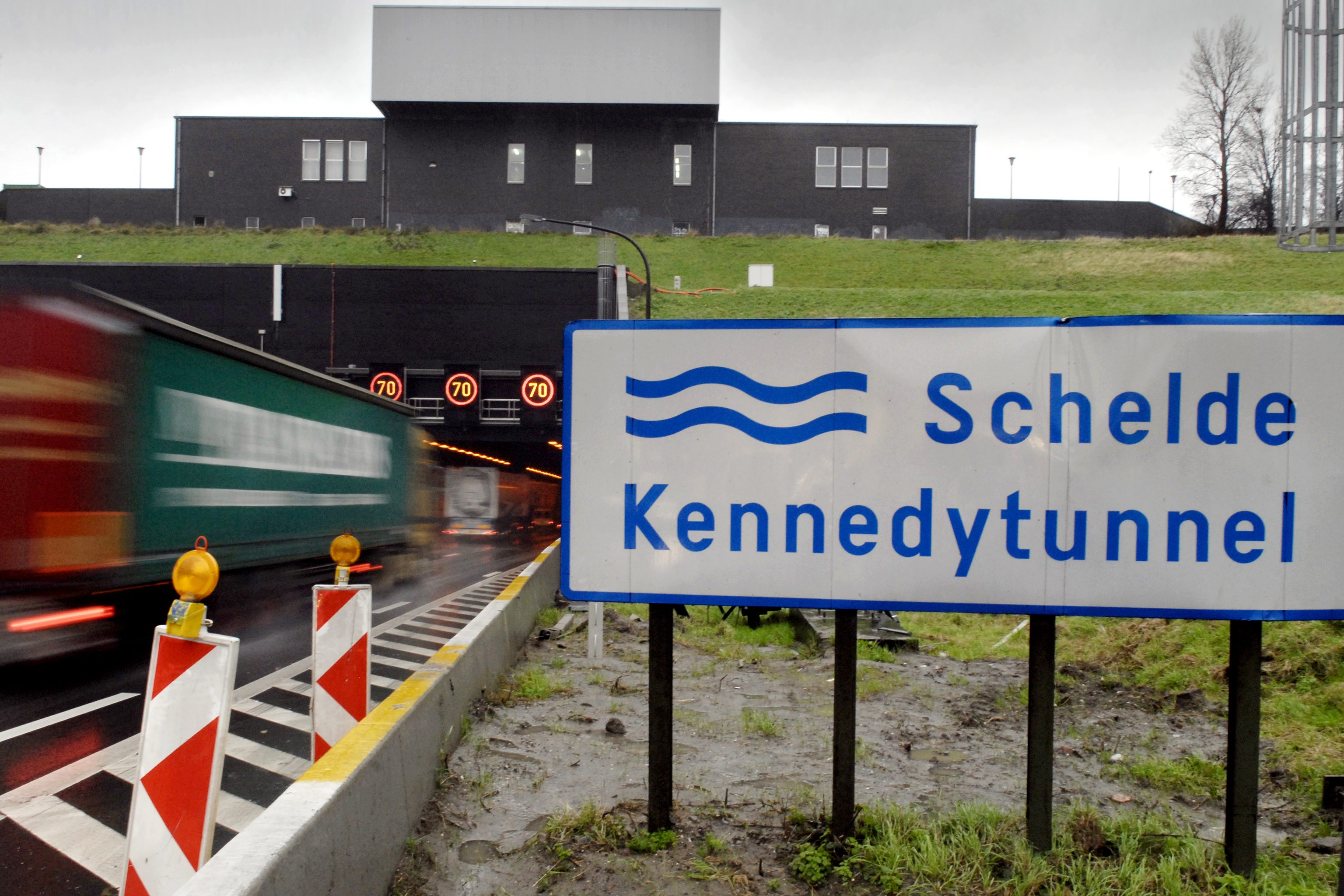 Rechterrijstrook in Kennedytunnel tot morgenavond afgesloten