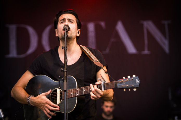 Zanger Dotan is na alle heisa weer terecht
