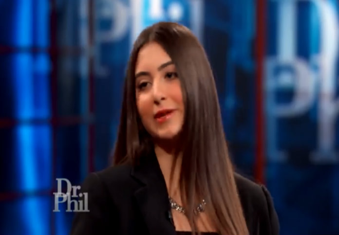 Tiener stort helemaal in omdat ze ‘maar’ 800 dollar per maand zakgeld krijgt